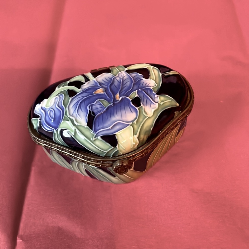 Benaya porcelain flower design trinket box